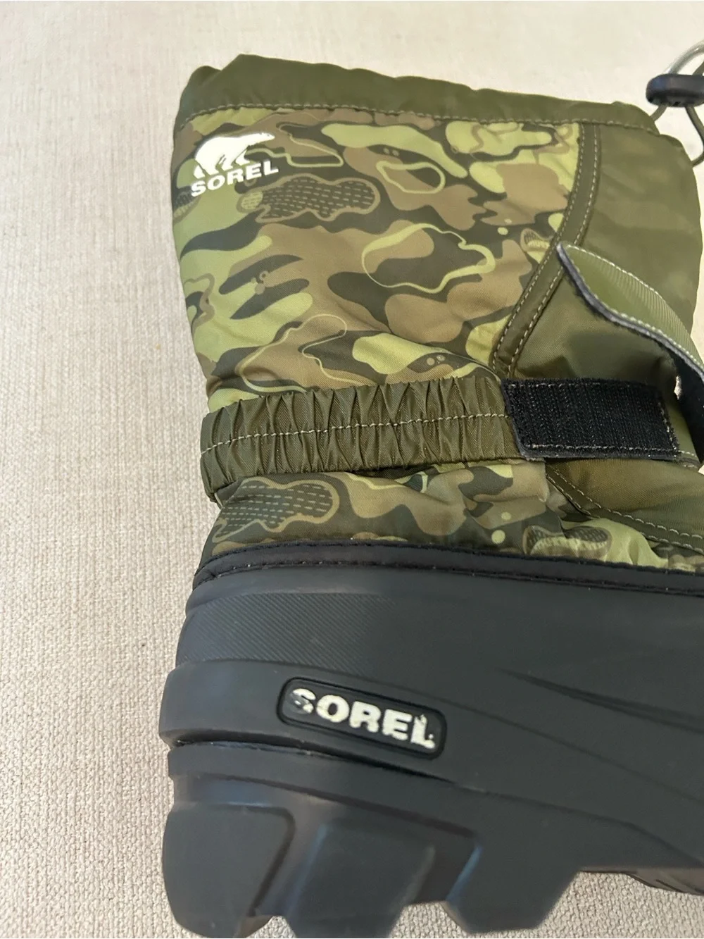 Sorel Kids Flurry printed snow boots, Utility Green, Size Kids 5, Preowned.